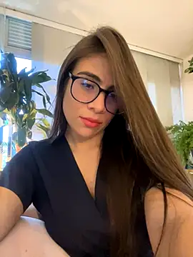 Snapshot of MariaIsabella8 chatting on October 6, 2025, 10:18 pm MariaIsabella8 online show from October 6, 2025, 10:18 pm