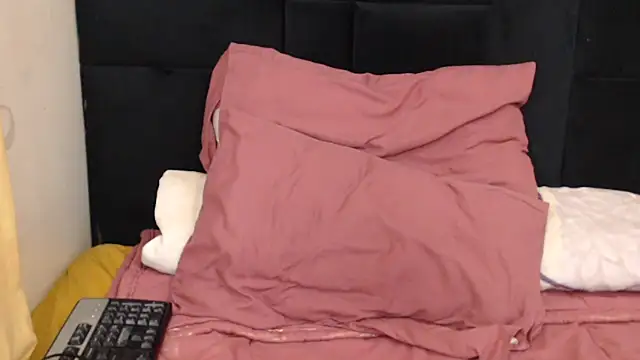 Snapshot of Busty-Londie chatting on September 16, 2025, 5:47 pm Busty-Londie online show from September 16, 2025, 5:47 pm