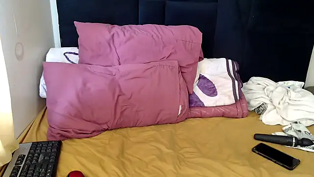 Snapshot of Busty-Londie chatting on October 26, 2025, 8:53 am Busty-Londie online show from October 26, 2025, 8:53 am