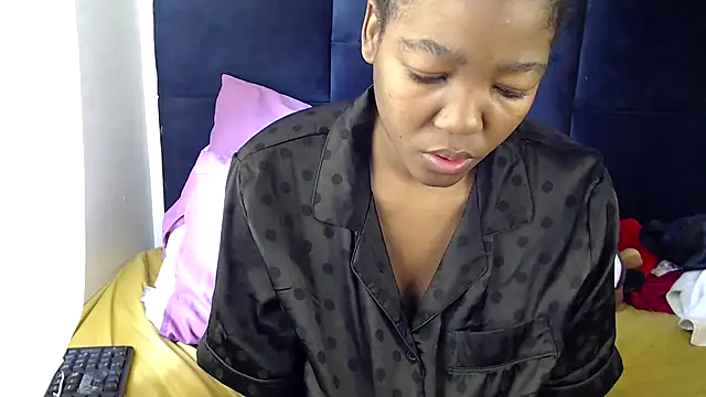 Snapshot of Busty-Londie chatting on November 1, 2025, 11:23 am Busty-Londie online show from November 1, 2025, 11:23 am