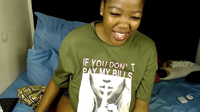 Snapshot of Busty-Londie chatting on November 18, 2025, 8:24 pm Busty-Londie online show from November 18, 2025, 8:24 pm