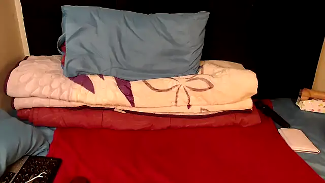 Snapshot of Busty-Londie chatting on November 25, 2025, 9:31 am Busty-Londie online show from November 25, 2025, 9:31 am