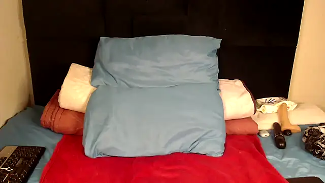 Snapshot of Busty-Londie chatting on November 28, 2025, 7:49 pm Busty-Londie online show from November 28, 2025, 7:49 pm