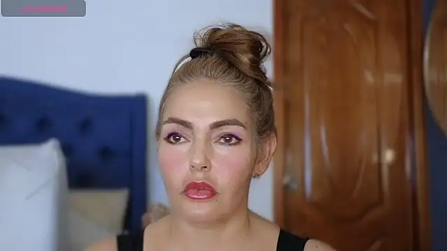 QueenYsuRey online show from March 20, 2025, 3:25 pm