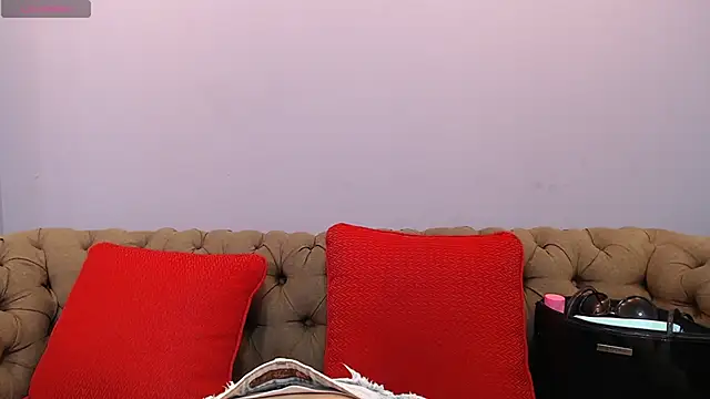 miacarperr1 online show from January 21, 2025, 8:43 pm