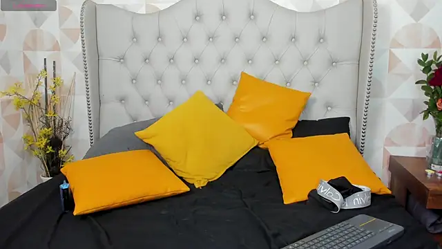 Tyler Rodriguez online show from February 12, 2025, 1:06 pm