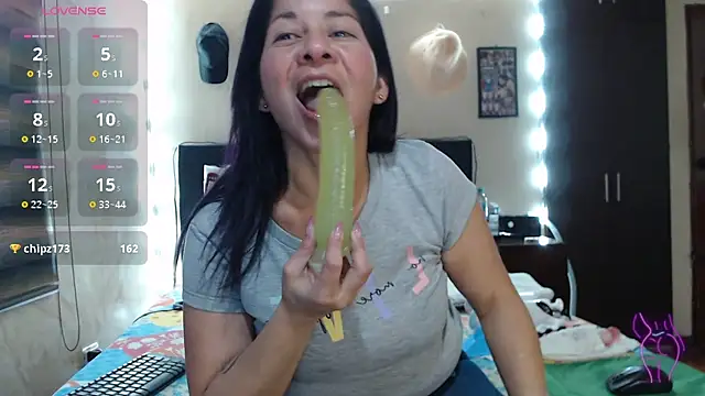 Rachell 111 online show from January 29, 2025, 10:43 pm