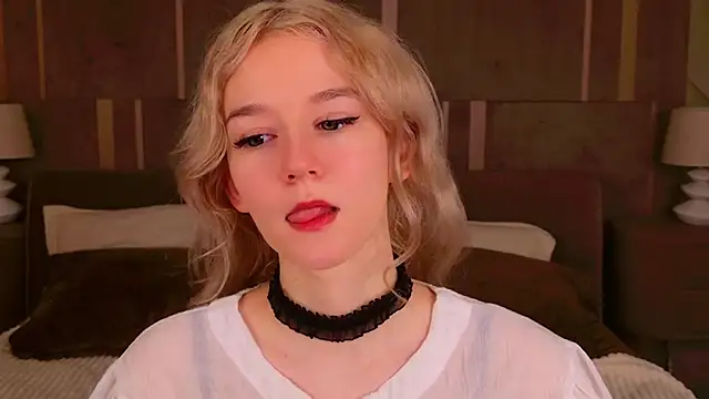 NaomiLoys online show from February 10, 2025, 3:24 am