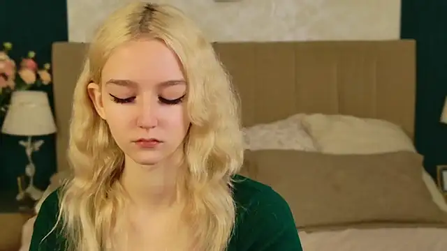 NaomiLoys online show from November 7, 2025, 10:48 am