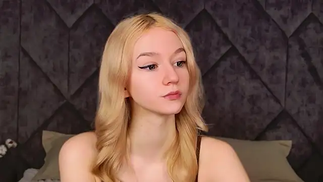 NaomiLoys online show from March 6, 2026, 3:41 pm