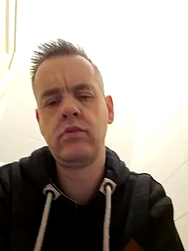 Hectorthyssen1 online show from February 8, 2025, 11:01 am