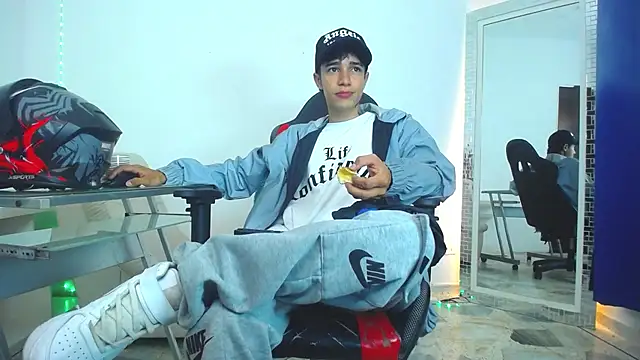 Zacktk7 online show from December 25, 2024, 6:30 pm