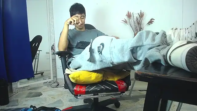 Zacktk7 online show from January 24, 2025, 5:32 pm