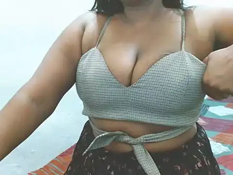 Snapshot of queen_cute chatting on April 18, 2026, 8:09 pm queen cute online show from April 18, 2026, 8:09 pm