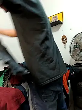 jhonyhot9292 online show from October 20, 2025, 6:25 am