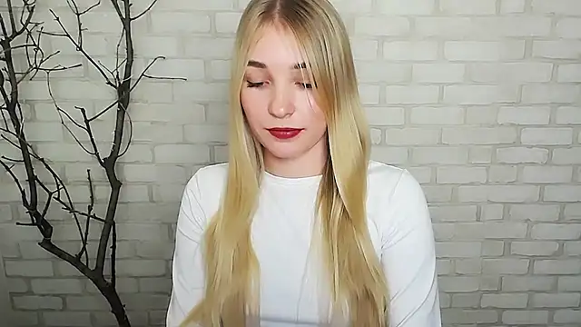 Snapshot of Queen_ofLove chatting on December 7, 2024, 6:04 pm Queen ofLove online show from December 7, 2024, 6:04 pm