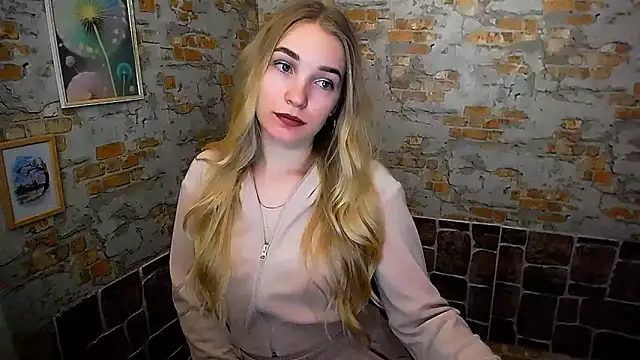 Snapshot of Queen_ofLove chatting on February 19, 2025, 1:50 pm Queen ofLove online show from February 19, 2025, 1:50 pm