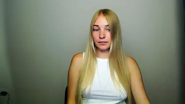 Snapshot of Queen_ofLove chatting on September 20, 2025, 6:31 pm Queen ofLove online show from September 20, 2025, 6:31 pm