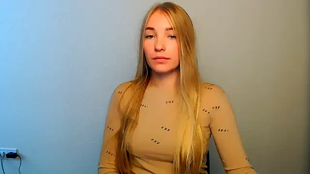 Snapshot of Queen_ofLove chatting on October 12, 2025, 11:42 am Queen ofLove online show from October 12, 2025, 11:42 am