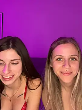 lunawolf21 online show from December 6, 2024, 7:23 pm