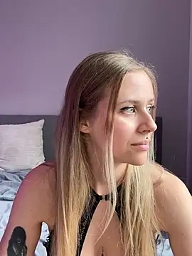 lunawolf21 online show from December 26, 2024, 11:21 am