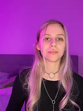 lunawolf21 online show from January 16, 2025, 7:28 am