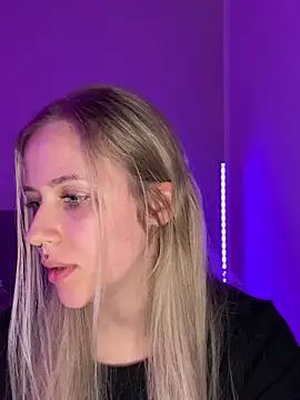 lunawolf21 online show from March 3, 2025, 5:39 pm