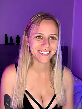 lunawolf21 online show from September 23, 2025, 6:38 am