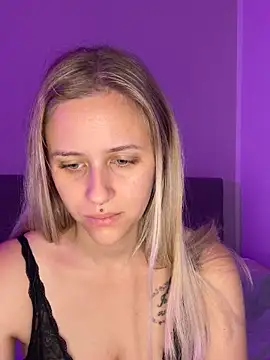 lunawolf21 online show from October 17, 2025, 6:27 am