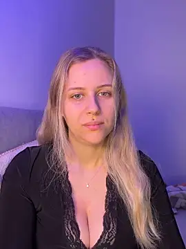 lunawolf21 online show from February 3, 2026, 7:24 am