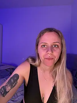 lunawolf21 online show from March 10, 2026, 7:46 am