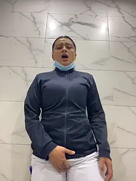 Keittly  online show from October 8, 2025, 3:26 am