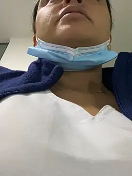 Keittly  online show from October 15, 2025, 1:06 am