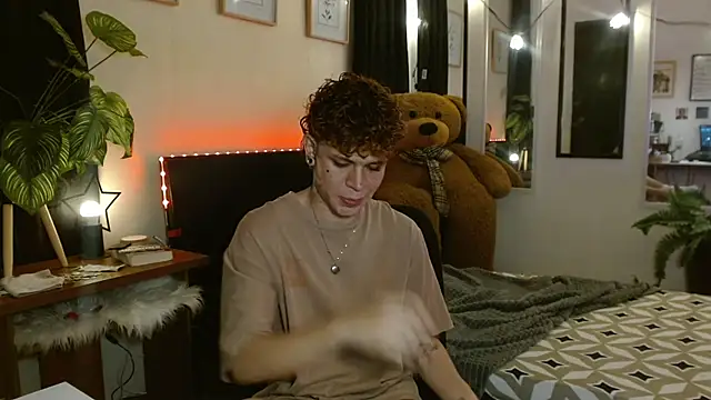 Snapshot of andrewWolffman chatting on June 12, 2026, 9:35 pm andrewWolffman online show from June 12, 2026, 9:35 pm