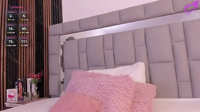 vivianne scott online show from November 14, 2025, 12:04 pm