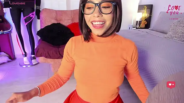 Snapshot of AndreaVelasco chatting on June 5, 2026, 6:13 pm AndreaVelasco online show from June 5, 2026, 6:13 pm