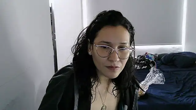 luxandracon23 online show from October 9, 2025, 3:54 pm