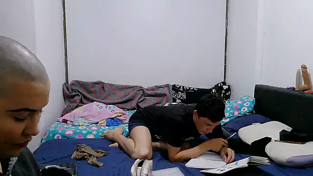 luxandracon23 online show from November 18, 2025, 2:06 am