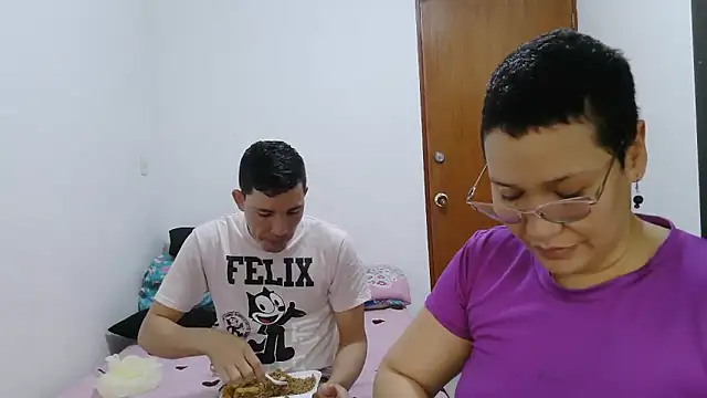 luxandracon23 online show from January 6, 2026, 7:28 pm