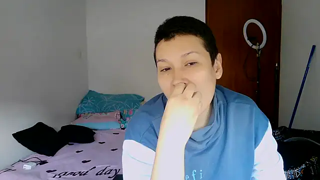 luxandracon23 online show from January 10, 2026, 8:43 pm