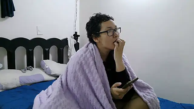 luxandracon23 online show from March 24, 2026, 1:05 pm