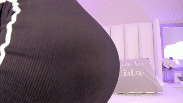 SophiaSmiiths  online show from June 2, 2026, 7:49 pm