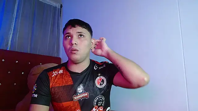 couple lovelyds online show from November 7, 2025, 8:42 pm