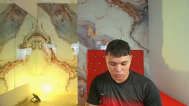 couple lovelyds online show from December 13, 2025, 9:09 pm