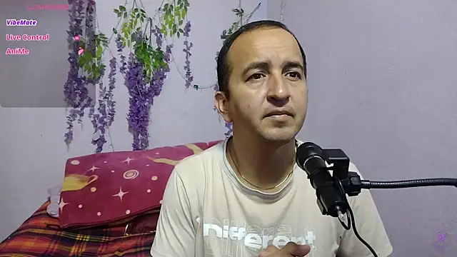 yazforeSolo online show from September 26, 2025, 1:37 pm