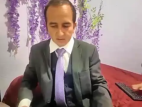 yazforeSolo online show from October 9, 2025, 2:37 pm