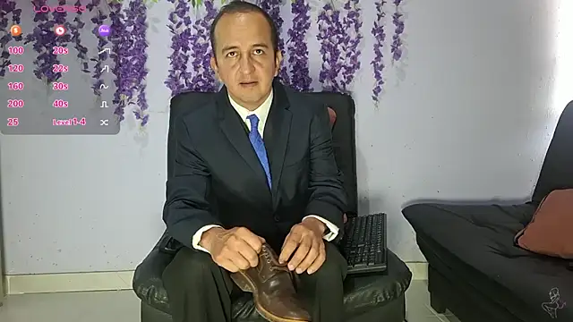 yazforeSolo online show from February 10, 2026, 2:21 pm