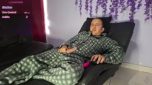 yazforeSolo online show from June 2, 2026, 1:46 pm