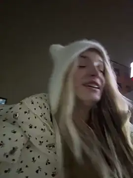 Snapshot of Sweet_Evva chatting on December 4, 2024, 9:35 pm Sweet Evva online show from December 4, 2024, 9:35 pm