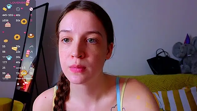 Snapshot of Sweet_Evva chatting on April 4, 2026, 4:26 pm Sweet Evva online show from April 4, 2026, 4:26 pm